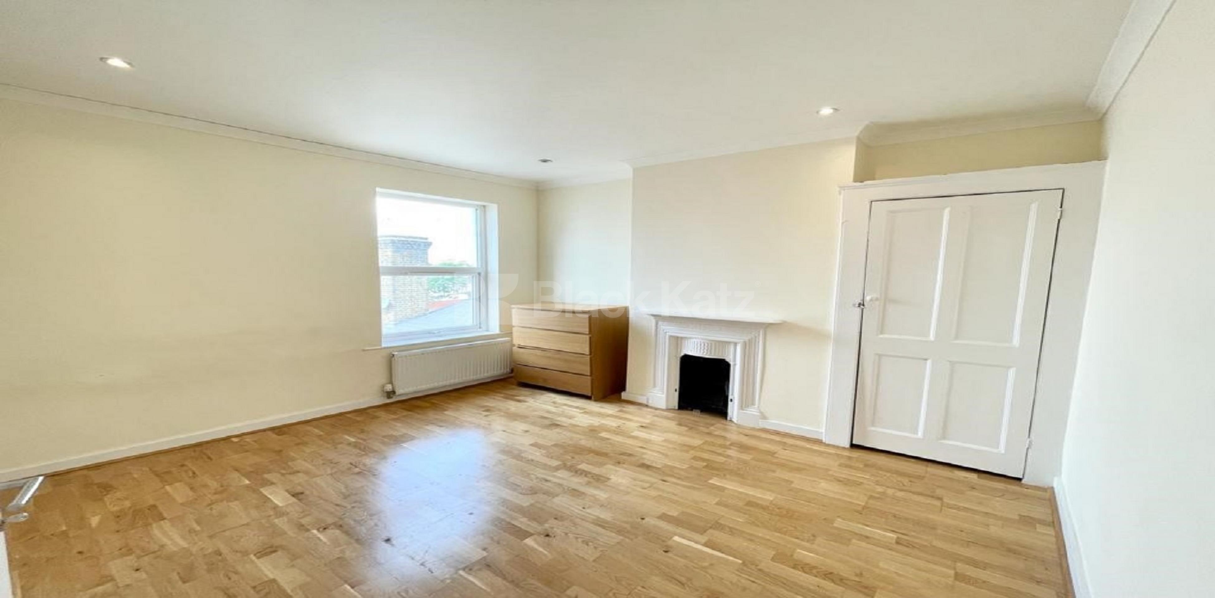 			LET, 3 Bedroom, 3 bath, 1 reception Apartment			 High Street North, East Ham E6
